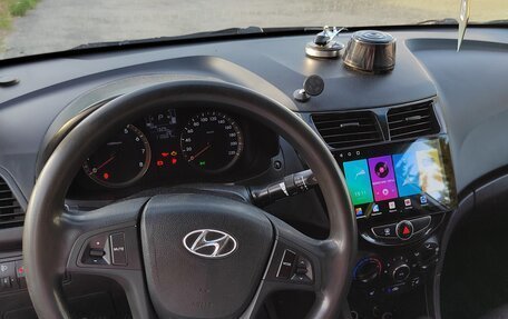 Hyundai Solaris II рестайлинг, 2015 год, 550 000 рублей, 11 фотография