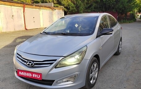Hyundai Solaris II рестайлинг, 2015 год, 550 000 рублей, 3 фотография