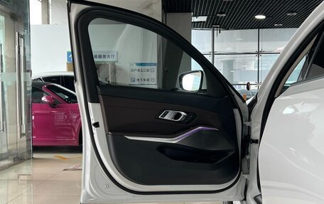 BMW 3 серия, 2022 год, 2 690 000 рублей, 12 фотография