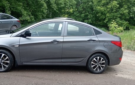 Hyundai Solaris II рестайлинг, 2015 год, 900 000 рублей, 1 фотография