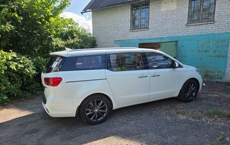 KIA Carnival III, 2019 год, 3 390 000 рублей, 4 фотография