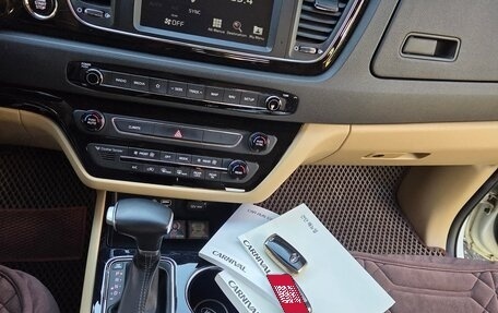 KIA Carnival III, 2019 год, 3 390 000 рублей, 10 фотография