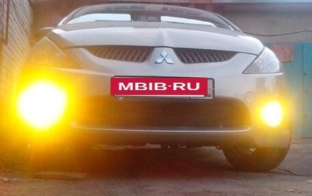 Mitsubishi Grandis, 2006 год, 560 000 рублей, 2 фотография