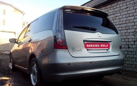 Mitsubishi Grandis, 2006 год, 560 000 рублей, 3 фотография