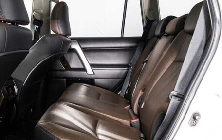 Toyota Land Cruiser Prado 150 рестайлинг 2, 2017 год, 4 100 000 рублей, 10 фотография
