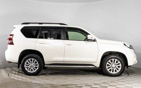 Toyota Land Cruiser Prado 150 рестайлинг 2, 2017 год, 4 100 000 рублей, 5 фотография
