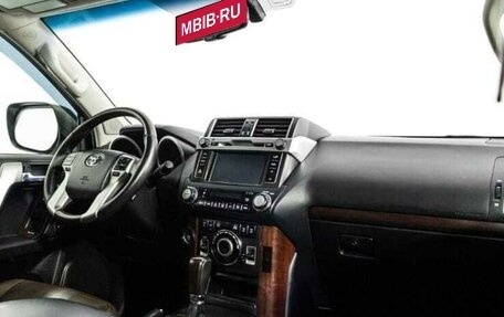Toyota Land Cruiser Prado 150 рестайлинг 2, 2017 год, 4 100 000 рублей, 9 фотография