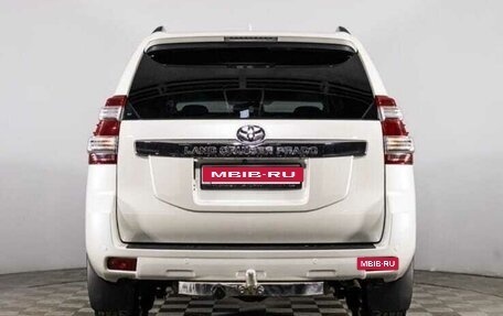Toyota Land Cruiser Prado 150 рестайлинг 2, 2017 год, 4 100 000 рублей, 8 фотография