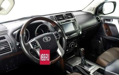 Toyota Land Cruiser Prado 150 рестайлинг 2, 2017 год, 4 100 000 рублей, 11 фотография