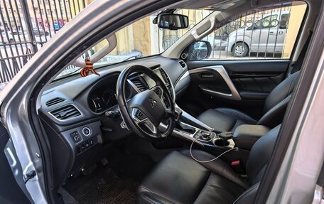 Mitsubishi Pajero Sport III рестайлинг, 2017 год, 3 150 000 рублей, 5 фотография