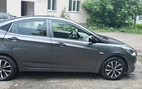 Hyundai Solaris II рестайлинг, 2015 год, 900 000 рублей, 2 фотография