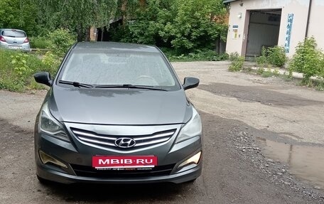 Hyundai Solaris II рестайлинг, 2015 год, 900 000 рублей, 4 фотография