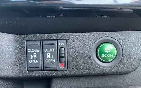 Honda Stepwgn IV, 2018 год, 1 349 999 рублей, 15 фотография