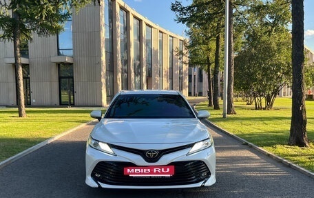 Toyota Camry, 2018 год, 2 650 000 рублей, 2 фотография