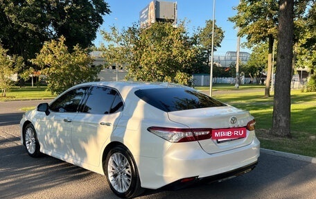 Toyota Camry, 2018 год, 2 650 000 рублей, 7 фотография