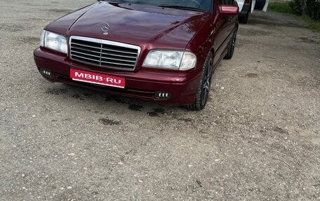 Mercedes-Benz C-Класс, 1997 год, 650 000 рублей, 1 фотография