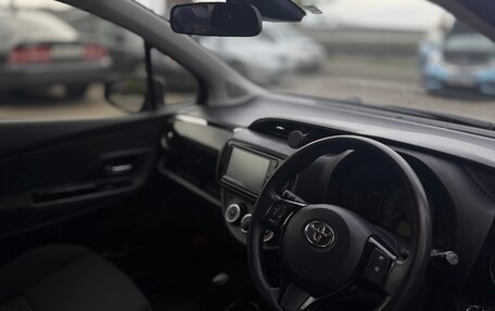Toyota Vitz, 2019 год, 1 050 000 рублей, 24 фотография