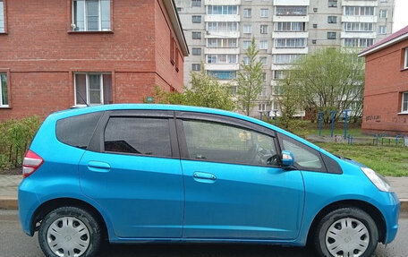 Honda Fit III, 2010 год, 880 000 рублей, 2 фотография