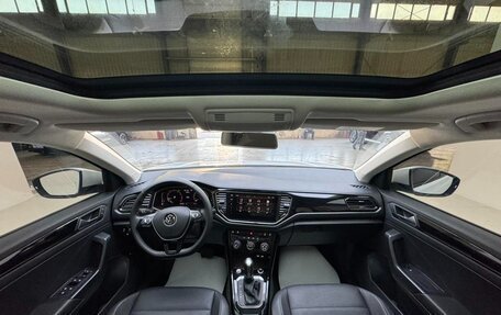 Volkswagen T-Roc I, 2022 год, 1 520 000 рублей, 7 фотография