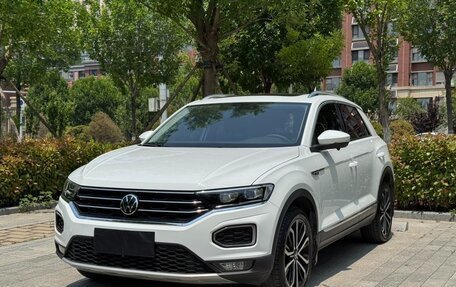 Volkswagen T-Roc I, 2022 год, 1 600 000 рублей, 1 фотография