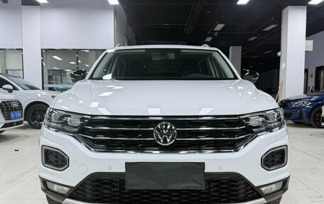Volkswagen T-Roc I, 2022 год, 1 678 000 рублей, 2 фотография