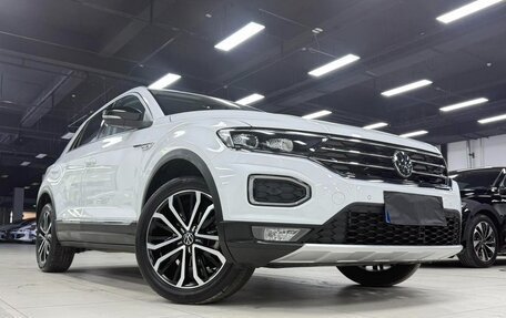 Volkswagen T-Roc I, 2022 год, 1 678 000 рублей, 3 фотография