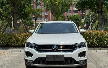 Volkswagen T-Roc I, 2022 год, 1 600 000 рублей, 2 фотография