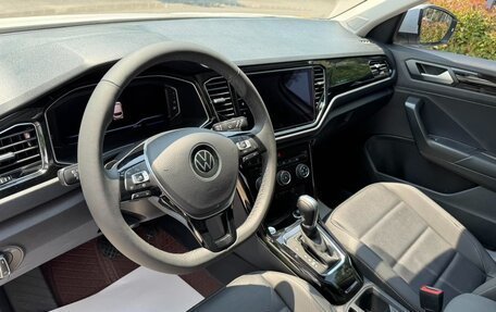 Volkswagen T-Roc I, 2022 год, 1 600 000 рублей, 9 фотография