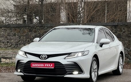 Toyota Camry, 2021 год, 2 700 000 рублей, 1 фотография