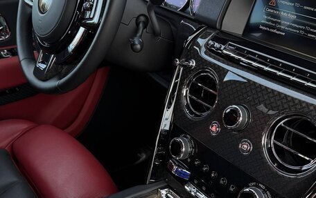 Rolls-Royce Cullinan, 2021 год, 32 800 000 рублей, 16 фотография