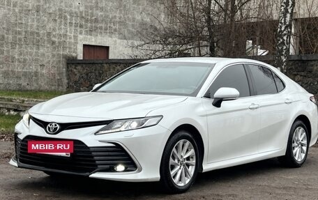 Toyota Camry, 2021 год, 2 700 000 рублей, 3 фотография