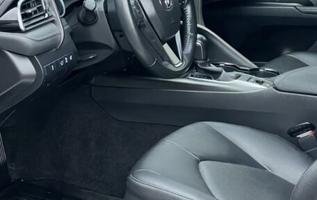 Toyota Camry, 2021 год, 2 700 000 рублей, 10 фотография
