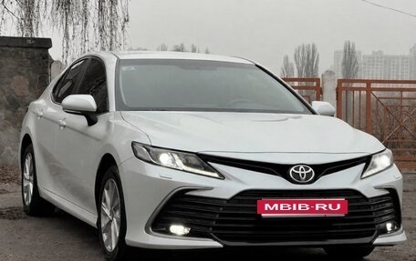 Toyota Camry, 2021 год, 2 700 000 рублей, 4 фотография