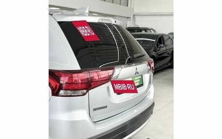 Mitsubishi Outlander III рестайлинг 3, 2018 год, 1 949 000 рублей, 11 фотография