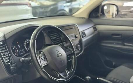 Mitsubishi Outlander III рестайлинг 3, 2018 год, 1 949 000 рублей, 12 фотография