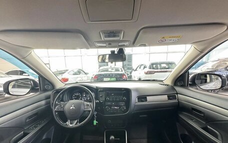 Mitsubishi Outlander III рестайлинг 3, 2018 год, 1 949 000 рублей, 13 фотография