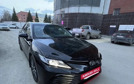 Toyota Camry, 2021 год, 3 600 000 рублей, 2 фотография