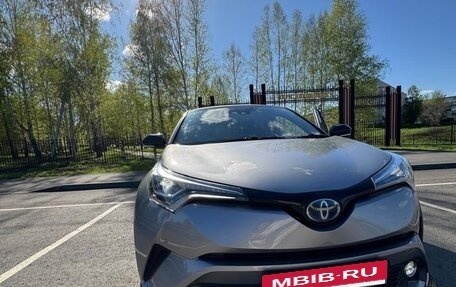 Toyota C-HR I рестайлинг, 2017 год, 1 750 000 рублей, 16 фотография