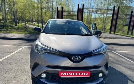Toyota C-HR I рестайлинг, 2017 год, 1 750 000 рублей, 18 фотография