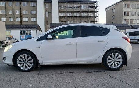 Opel Astra J, 2011 год, 620 000 рублей, 2 фотография