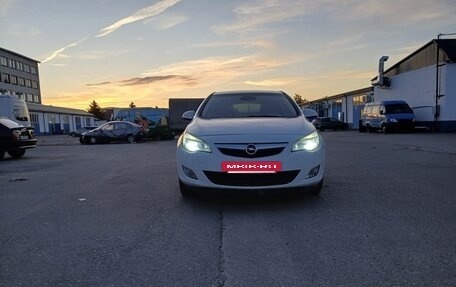 Opel Astra J, 2011 год, 620 000 рублей, 3 фотография