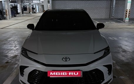 Toyota Camry, 2024 год, 3 950 000 рублей, 2 фотография