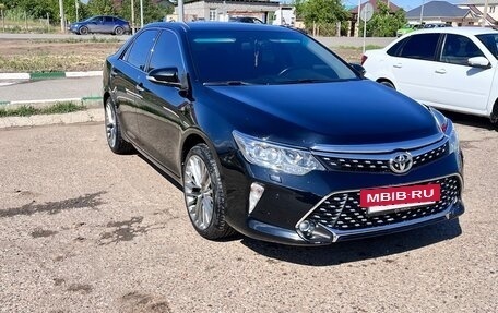 Toyota Camry, 2017 год, 2 650 000 рублей, 4 фотография