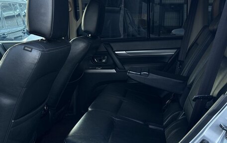 Mitsubishi Pajero IV, 2015 год, 2 499 000 рублей, 19 фотография