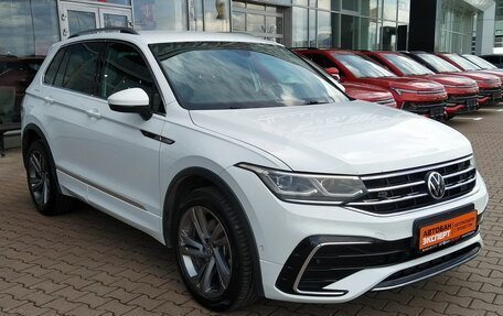 Volkswagen Tiguan II, 2021 год, 3 600 000 рублей, 3 фотография