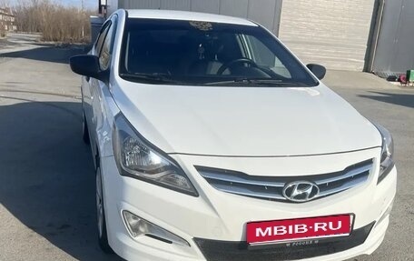 Hyundai Solaris II рестайлинг, 2015 год, 980 000 рублей, 1 фотография