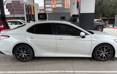 Toyota Camry, 2018 год, 1 980 000 рублей, 2 фотография