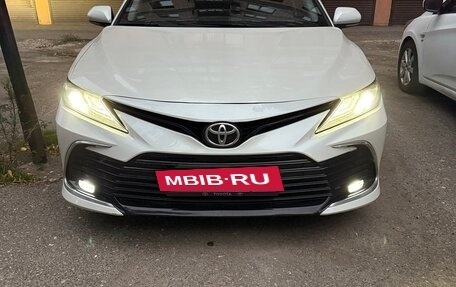 Toyota Camry, 2018 год, 1 980 000 рублей, 4 фотография