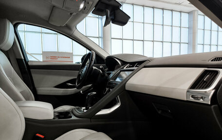 Jaguar E-Pace, 2019 год, 2 350 000 рублей, 15 фотография