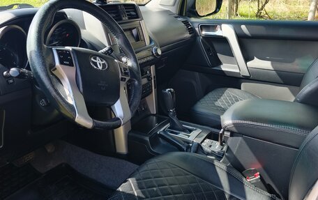 Toyota Land Cruiser Prado 150 рестайлинг 2, 2011 год, 2 600 000 рублей, 5 фотография